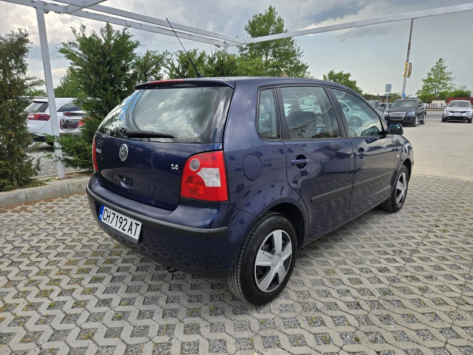 VW Polo 1.4i-75кс= КЛИМАТИК= 5ВРАТИ, снимка 3 - Автомобили и джипове - 54714811