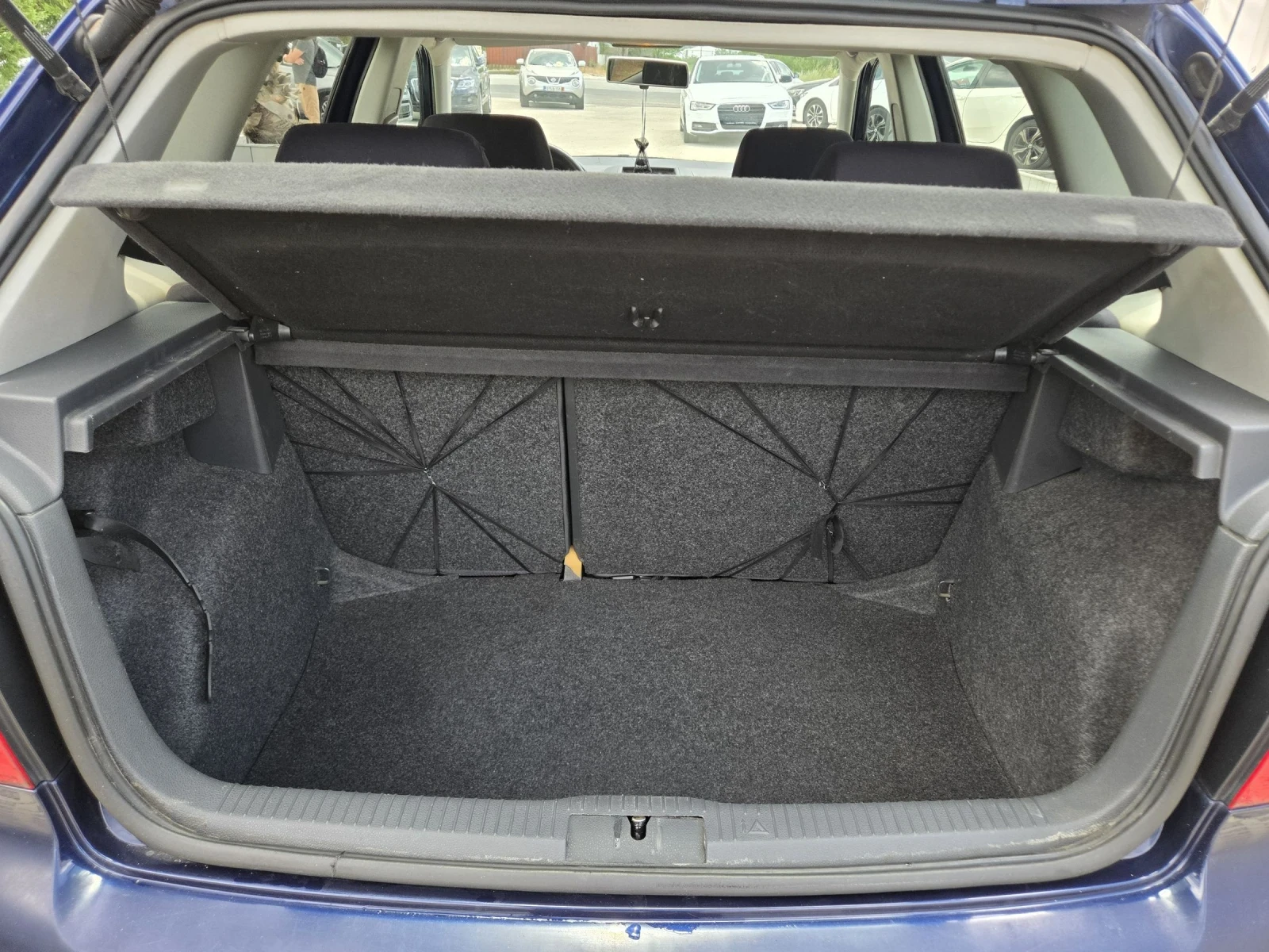 VW Polo 1.4i-75кс= КЛИМАТИК= 5ВРАТИ, снимка 10 - Автомобили и джипове - 54714811