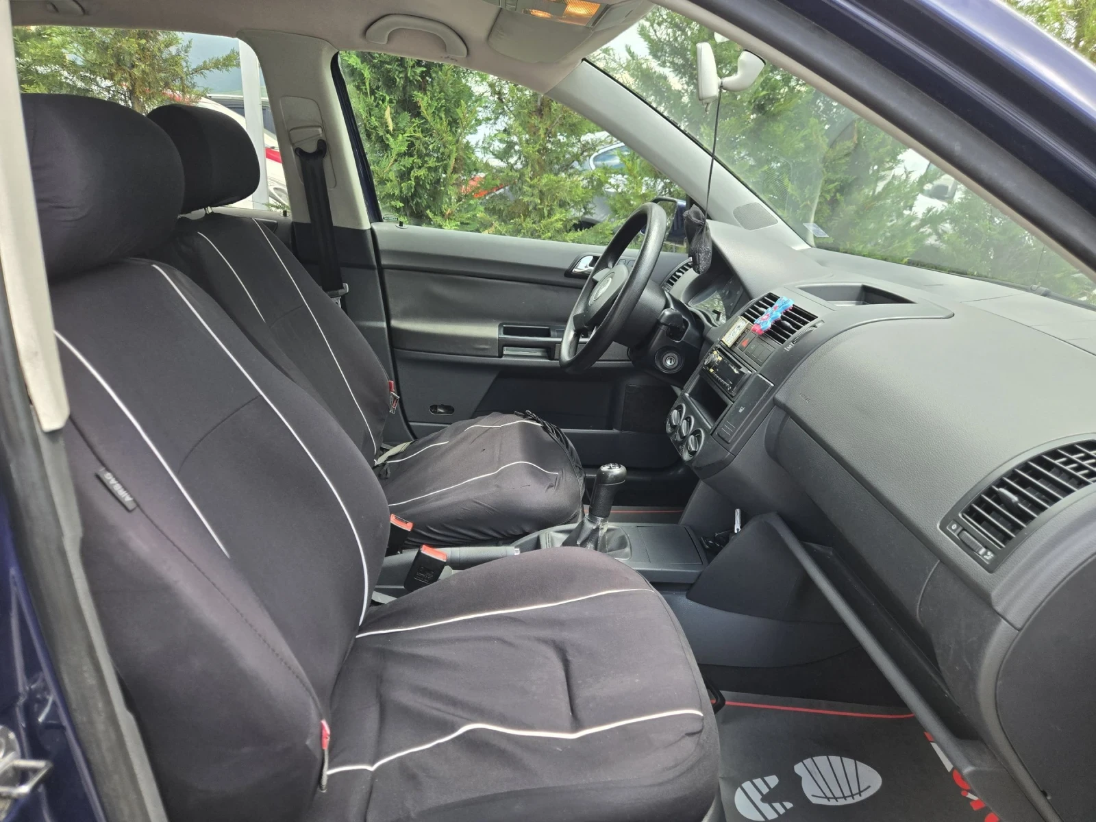VW Polo 1.4i-75кс= КЛИМАТИК= 5ВРАТИ, снимка 15 - Автомобили и джипове - 54714811