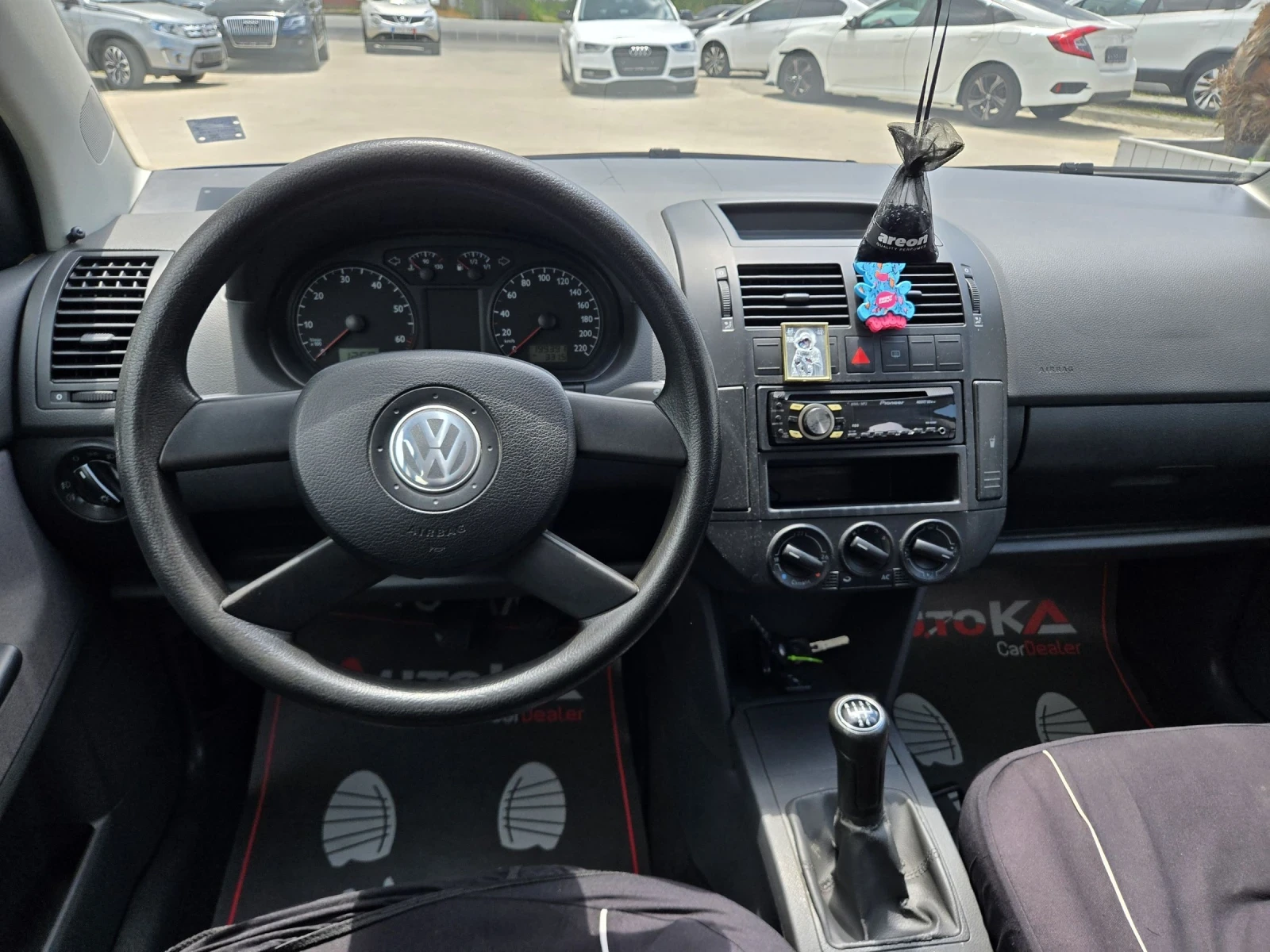 VW Polo 1.4i-75кс= КЛИМАТИК= 5ВРАТИ, снимка 11 - Автомобили и джипове - 54714811