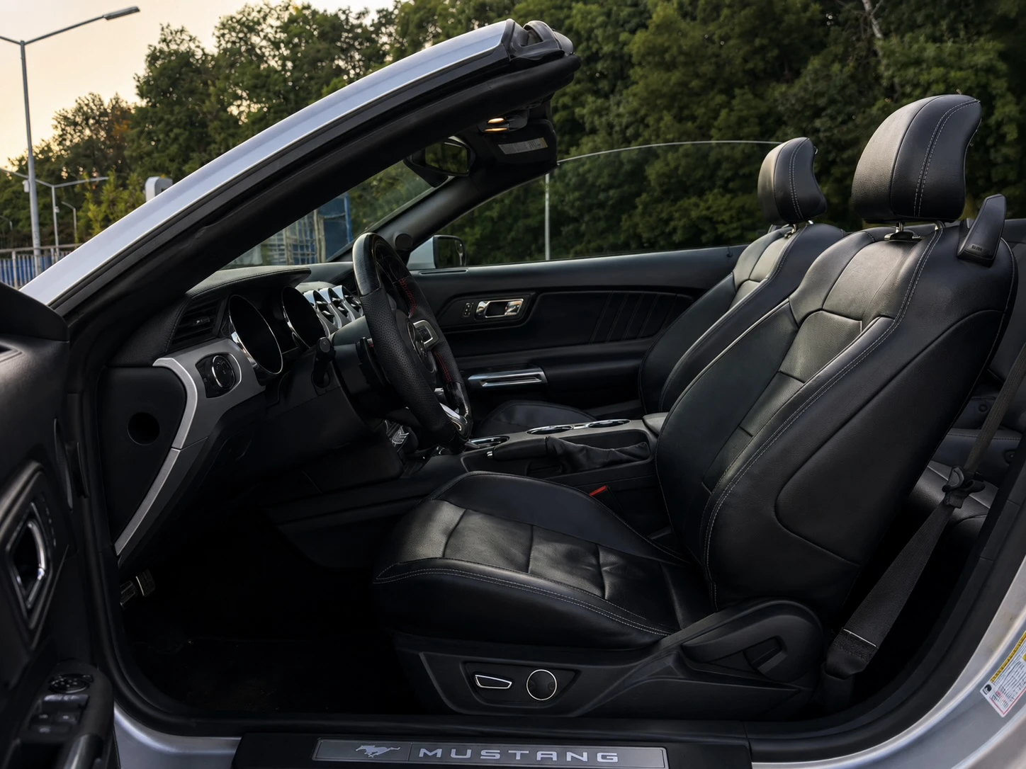 Ford Mustang 2.3 ECOBOOST PREMIUM| ПОДГРЕВ| ОБДУХВАНЕ| SHAKER| , снимка 7 - Автомобили и джипове - 55536385