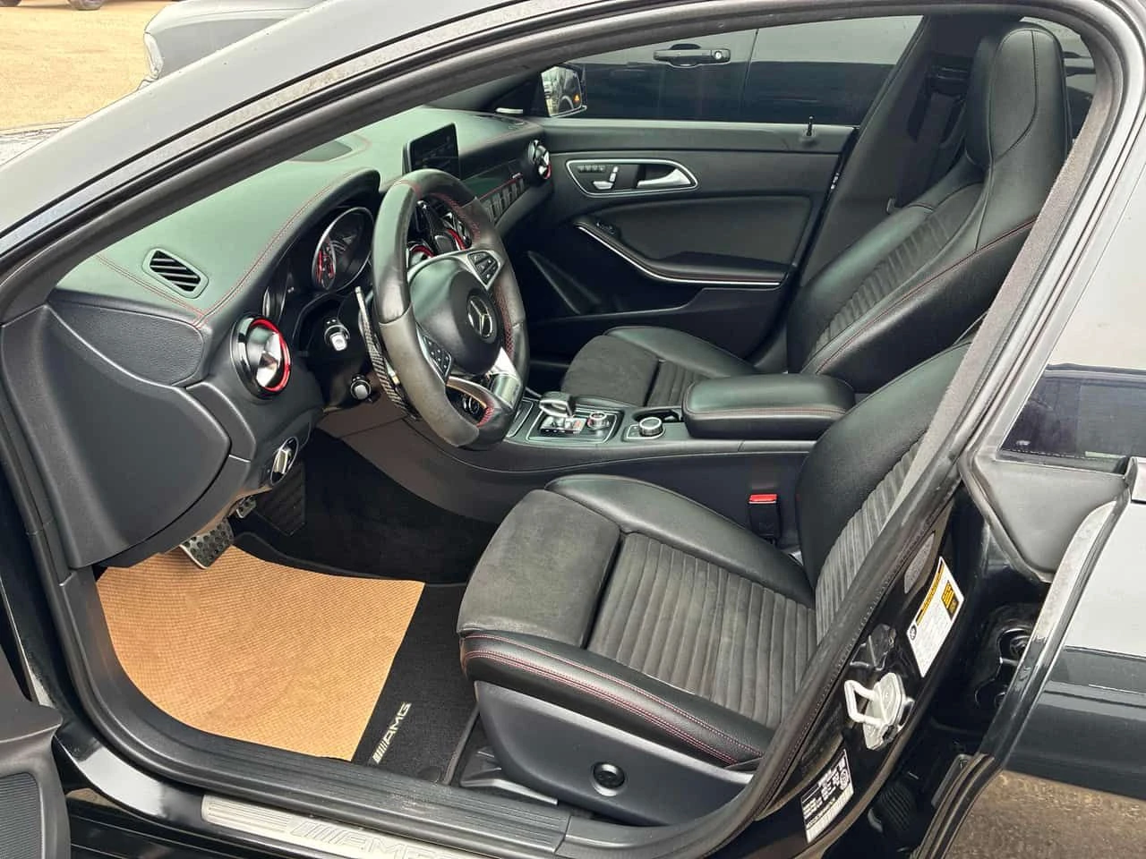 Mercedes-Benz CLA 45 AMG 4MATIC * ВСИЧКИ ЕКСТРИ ЗА МОДЕЛА* , снимка 7 - Автомобили и джипове - 55662513
