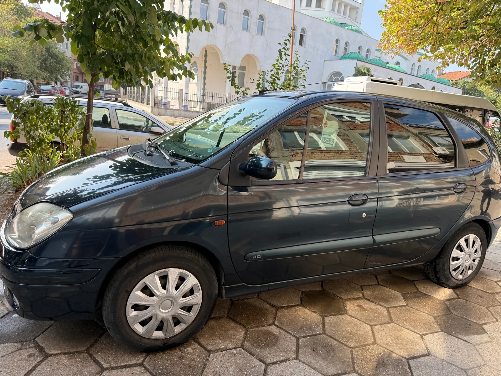 Renault Scenic 1.9, снимка 9 - Автомобили и джипове - 55767097