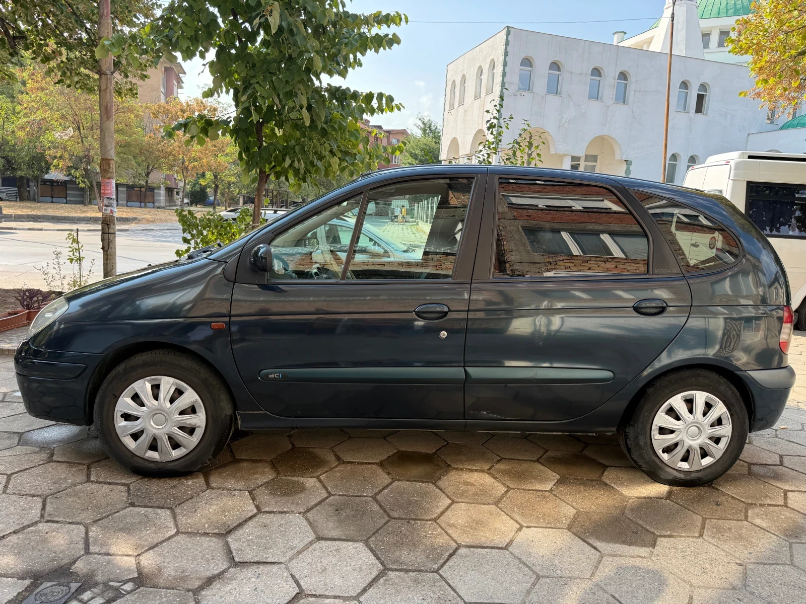 Renault Scenic 1.9, снимка 4 - Автомобили и джипове - 55767097