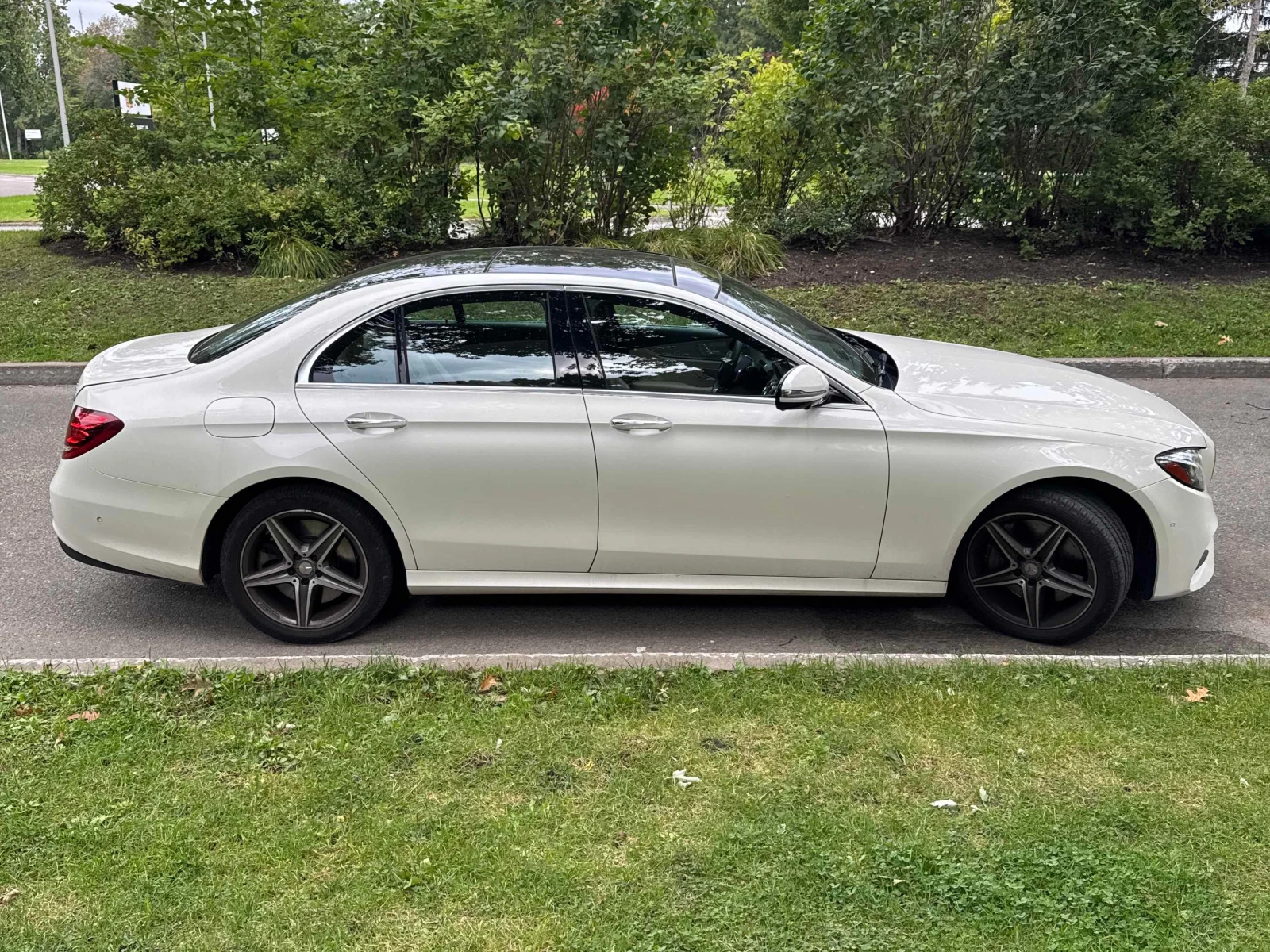 Mercedes-Benz E 400 AMG * HEAD UP * BURMESTER * CARFAX * , снимка 4 - Автомобили и джипове - 56048279