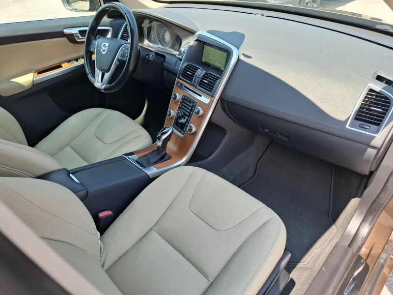 Volvo XC60 2.4 4х4 NAVI PANORAMA, снимка 10 - Автомобили и джипове - 51297621