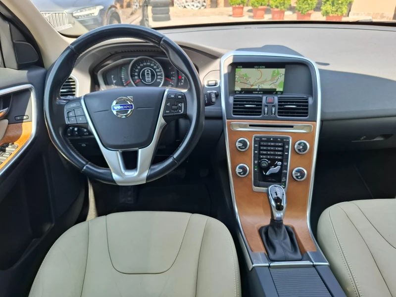 Volvo XC60 2.4 4х4 NAVI PANORAMA, снимка 11 - Автомобили и джипове - 51297621