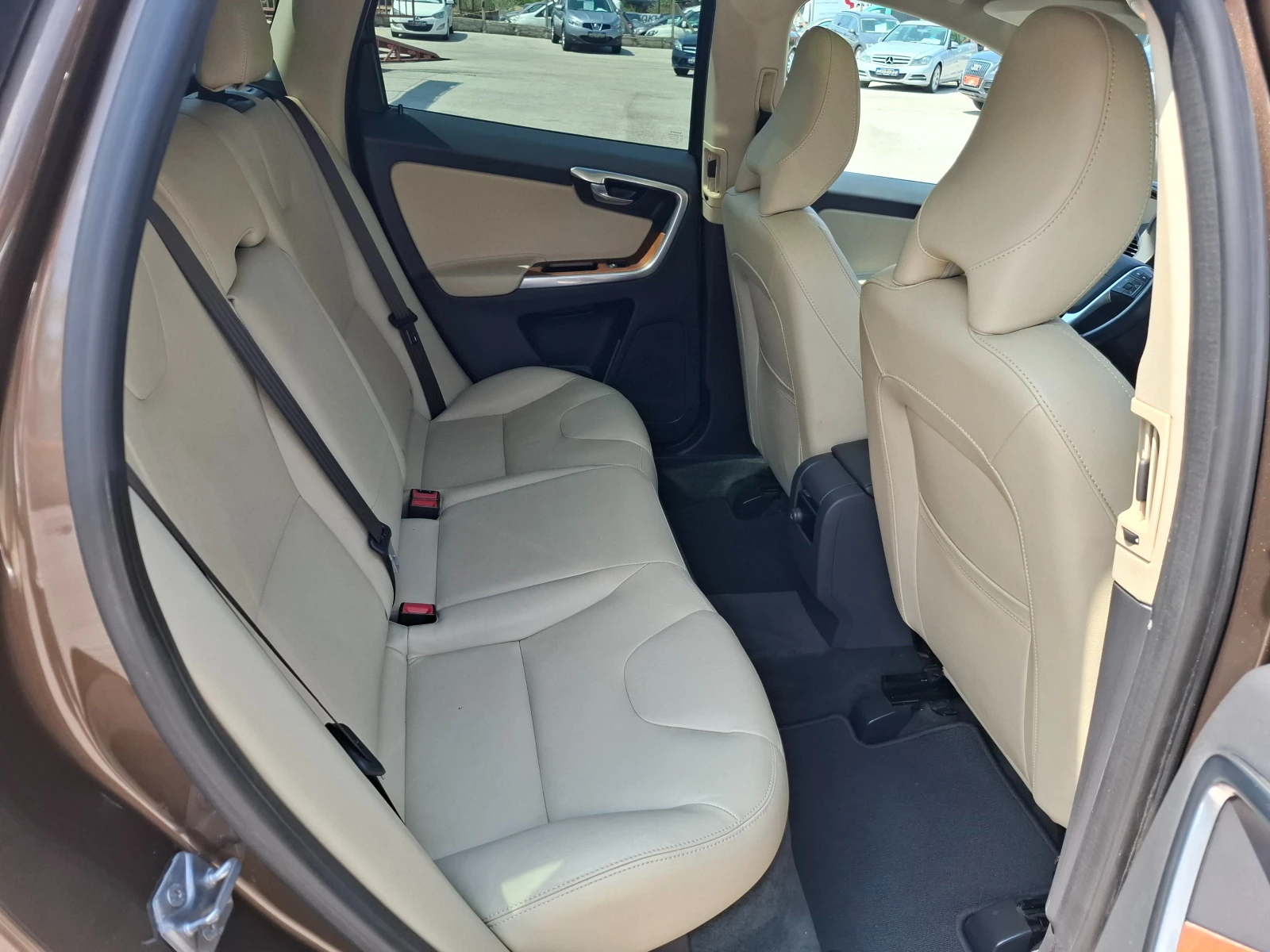 Volvo XC60 2.4 4х4 NAVI PANORAMA - изображение 7