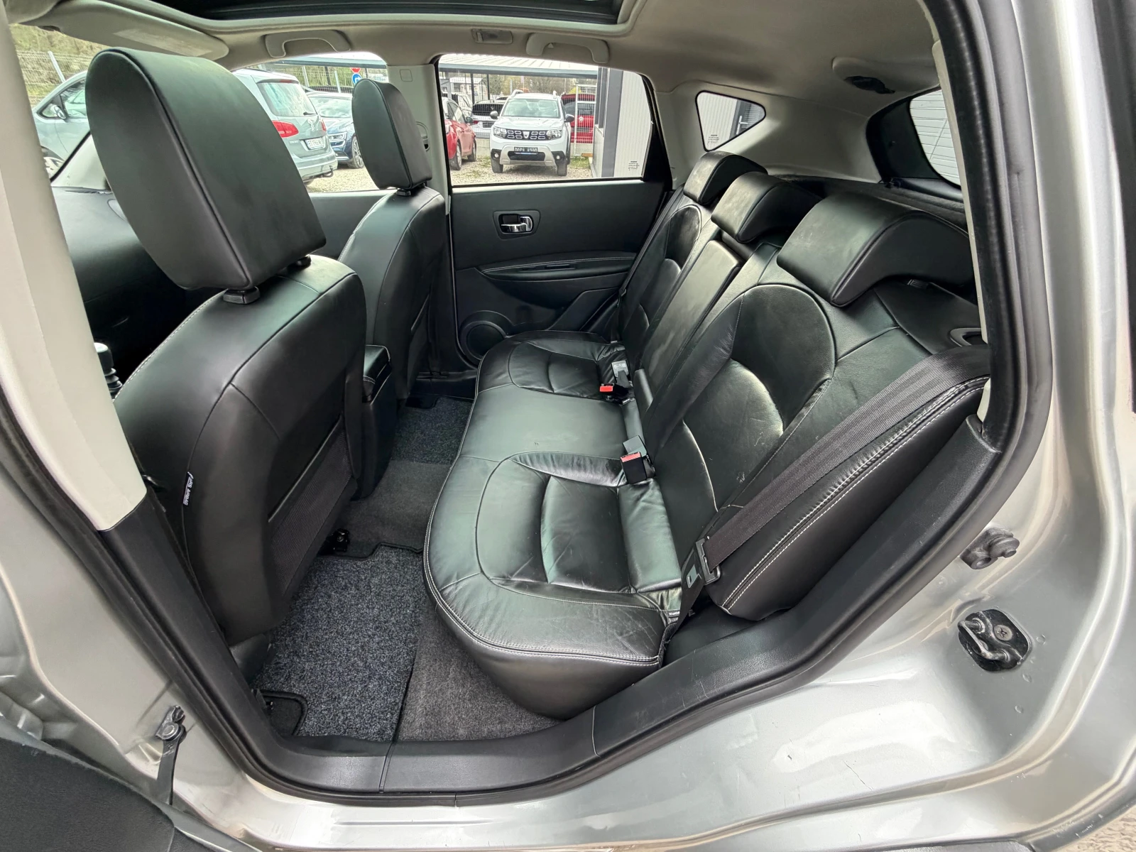 Nissan Qashqai 2.0DCI* FACE* Panorama, снимка 9 - Автомобили и джипове - 54168455