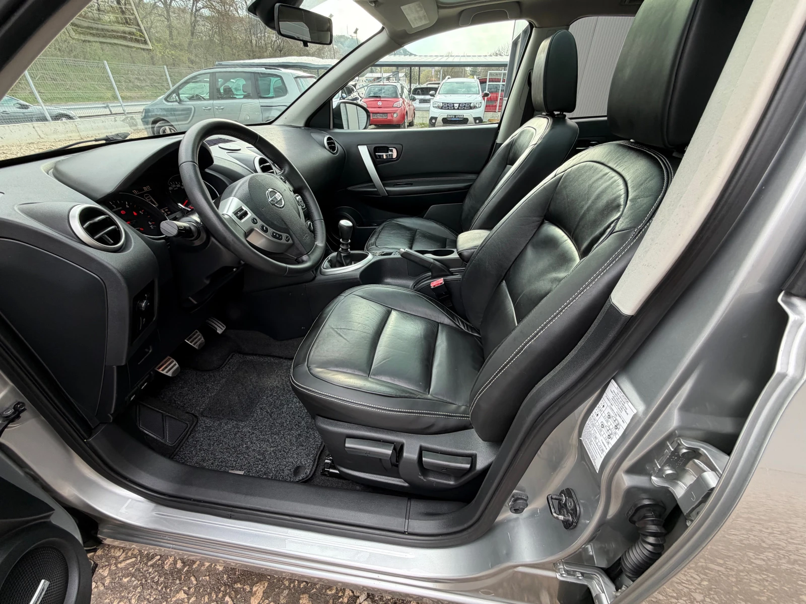 Nissan Qashqai 2.0DCI* FACE* Panorama, снимка 10 - Автомобили и джипове - 54168455