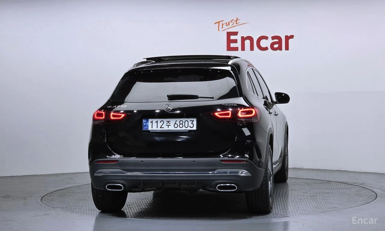 Mercedes-Benz GLA 250 4MATIC* AMG* AMBIENT* ПОДГРЕВ* КАМЕРА* КЕЙЛЕС, снимка 3 - Автомобили и джипове - 54480345