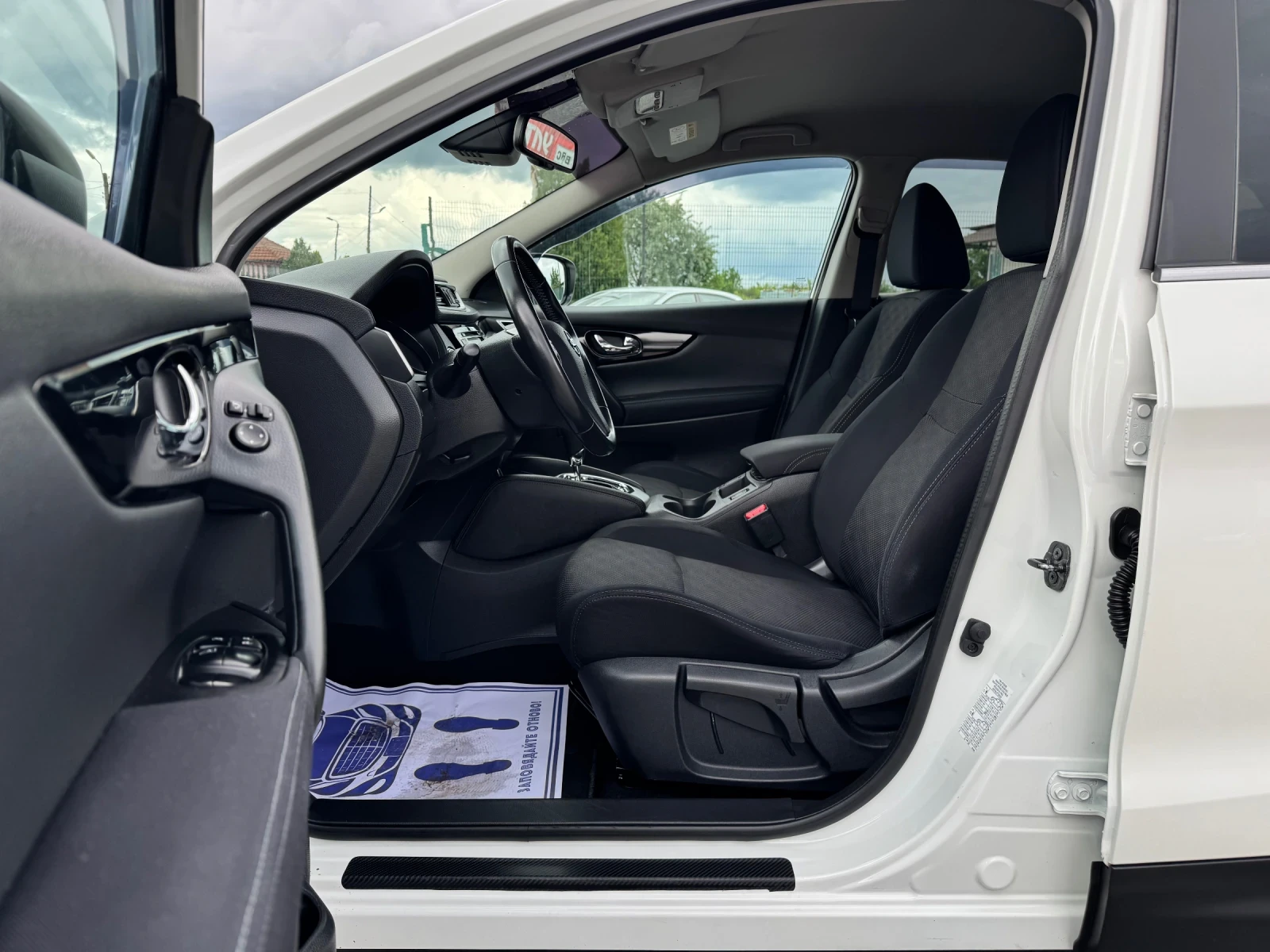 Nissan Qashqai 1.2DIG-T AUTOMATIK N-CONNECTA FULL!!, снимка 11 - Автомобили и джипове - 54653225
