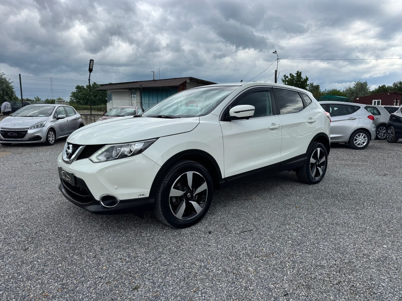 Nissan Qashqai 1.2DIG-T AUTOMATIK N-CONNECTA FULL!!, снимка 2 - Автомобили и джипове - 54653225