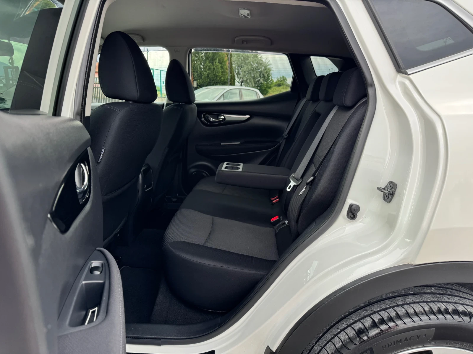 Nissan Qashqai 1.2DIG-T AUTOMATIK N-CONNECTA FULL!!, снимка 15 - Автомобили и джипове - 54653225