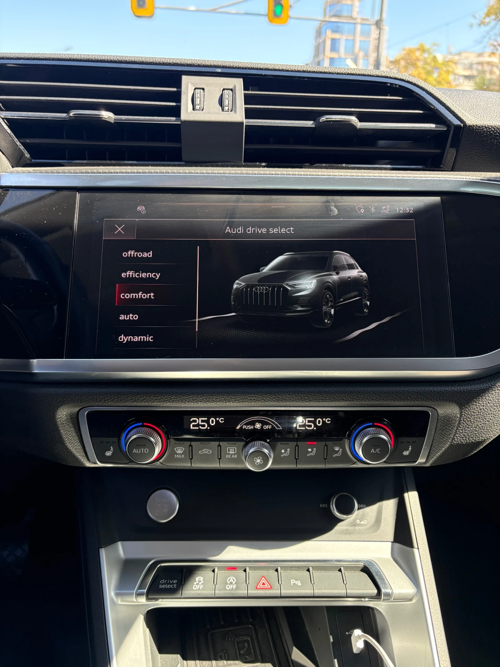 Audi Q3, снимка 7 - Автомобили и джипове - 56416712
