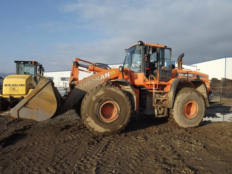 Челен товарач Друга марка DOOSAN DL 400, снимка 1 - Индустриална техника - 30156500