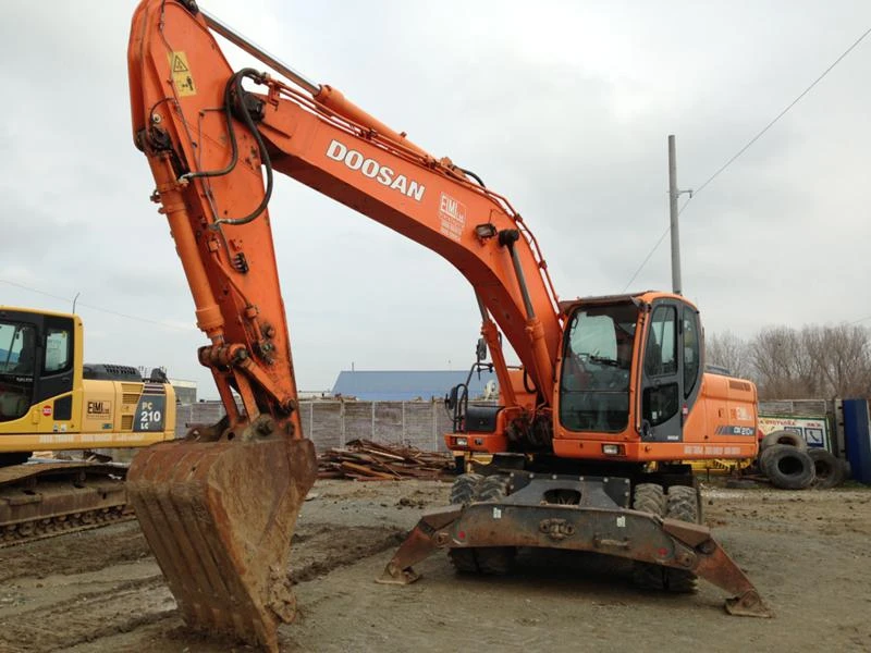 Багер Друга марка DOOSAN DX210 W, снимка 1 - Индустриална техника - 30156515