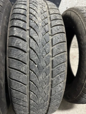 Гуми Зимни 215/60R17, снимка 2 - Гуми и джанти - 47628025