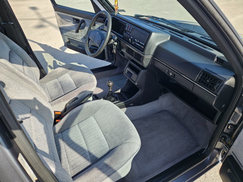 VW Golf 1.3 55к.с., снимка 11 - Автомобили и джипове - 46403442