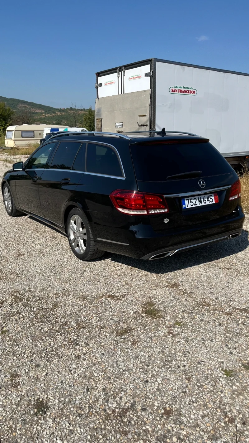 Mercedes-Benz E 220, снимка 5 - Автомобили и джипове - 52673695