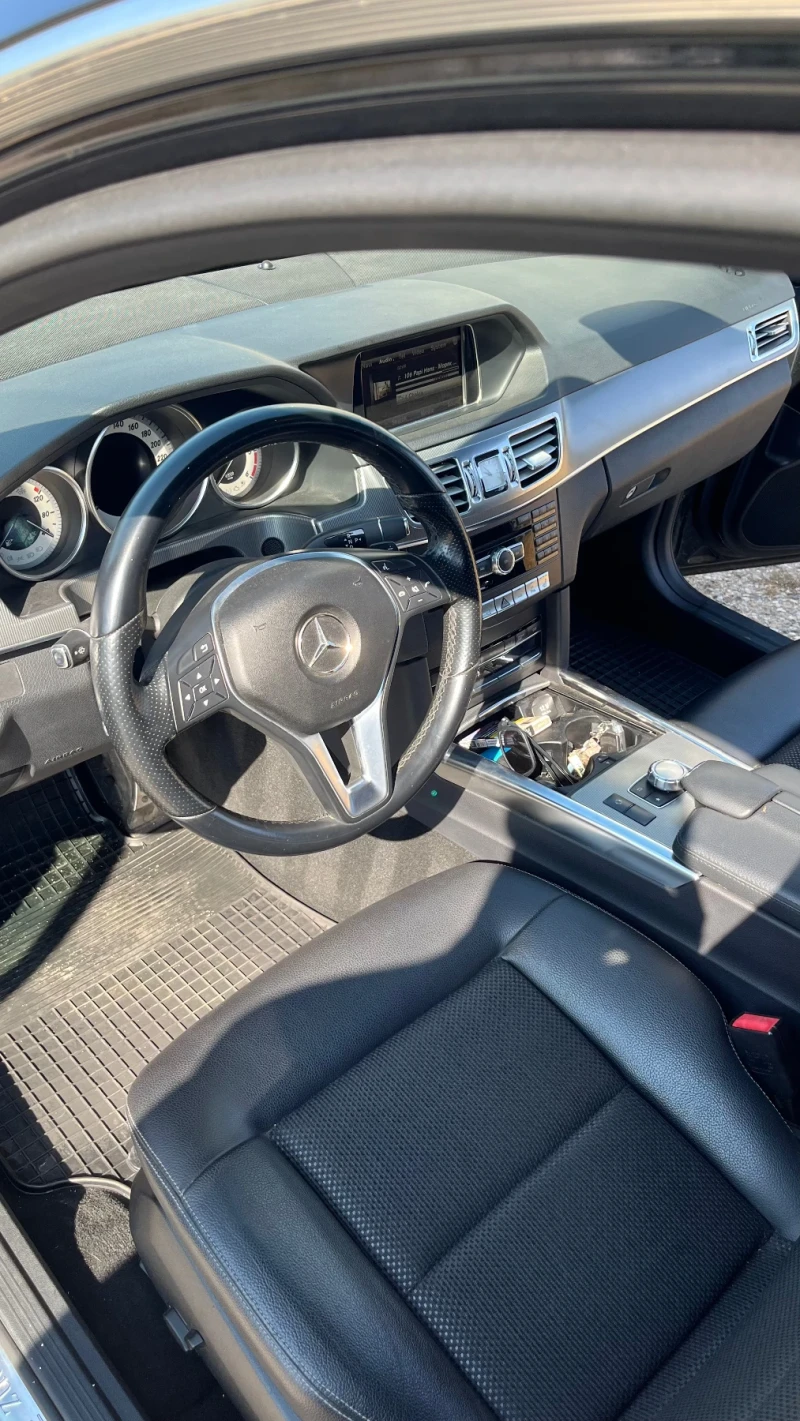 Mercedes-Benz E 220, снимка 6 - Автомобили и джипове - 52673695