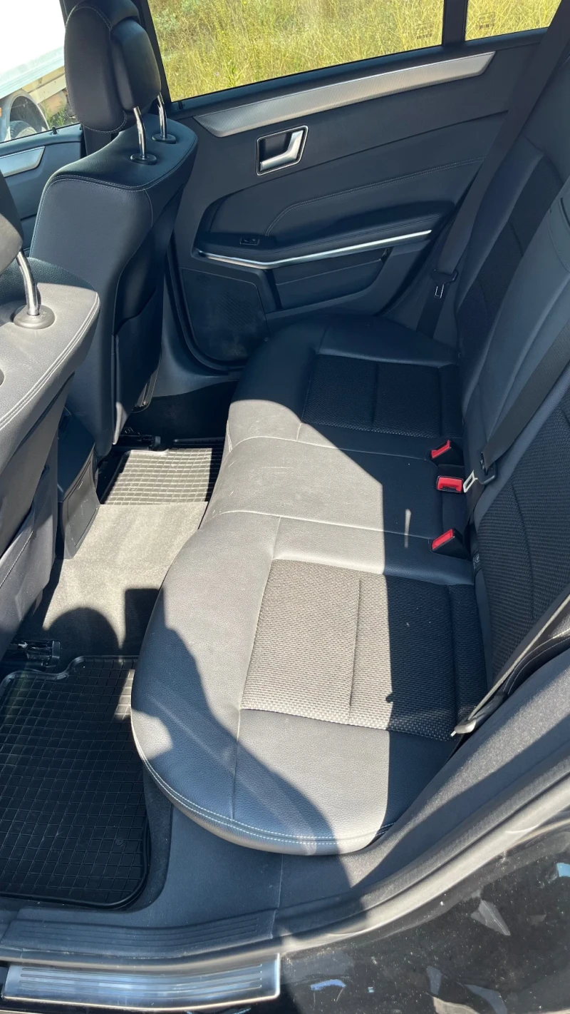 Mercedes-Benz E 220, снимка 12 - Автомобили и джипове - 52673695