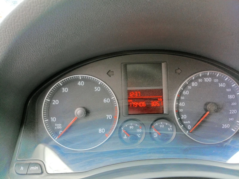 VW Golf 1.6 газ, снимка 13 - Автомобили и джипове - 52352273