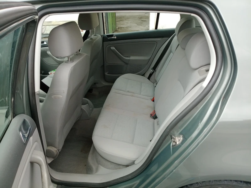 VW Golf 1.6 газ, снимка 11 - Автомобили и джипове - 52352273
