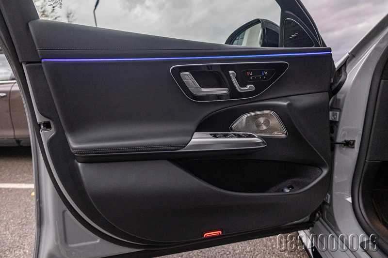 Mercedes-Benz E 53 AMG 4MT 3xMANUFAKTUR 2xEXCL DESIGNO BURM PANO ОБДУХВ, снимка 10 - Автомобили и джипове - 52473769