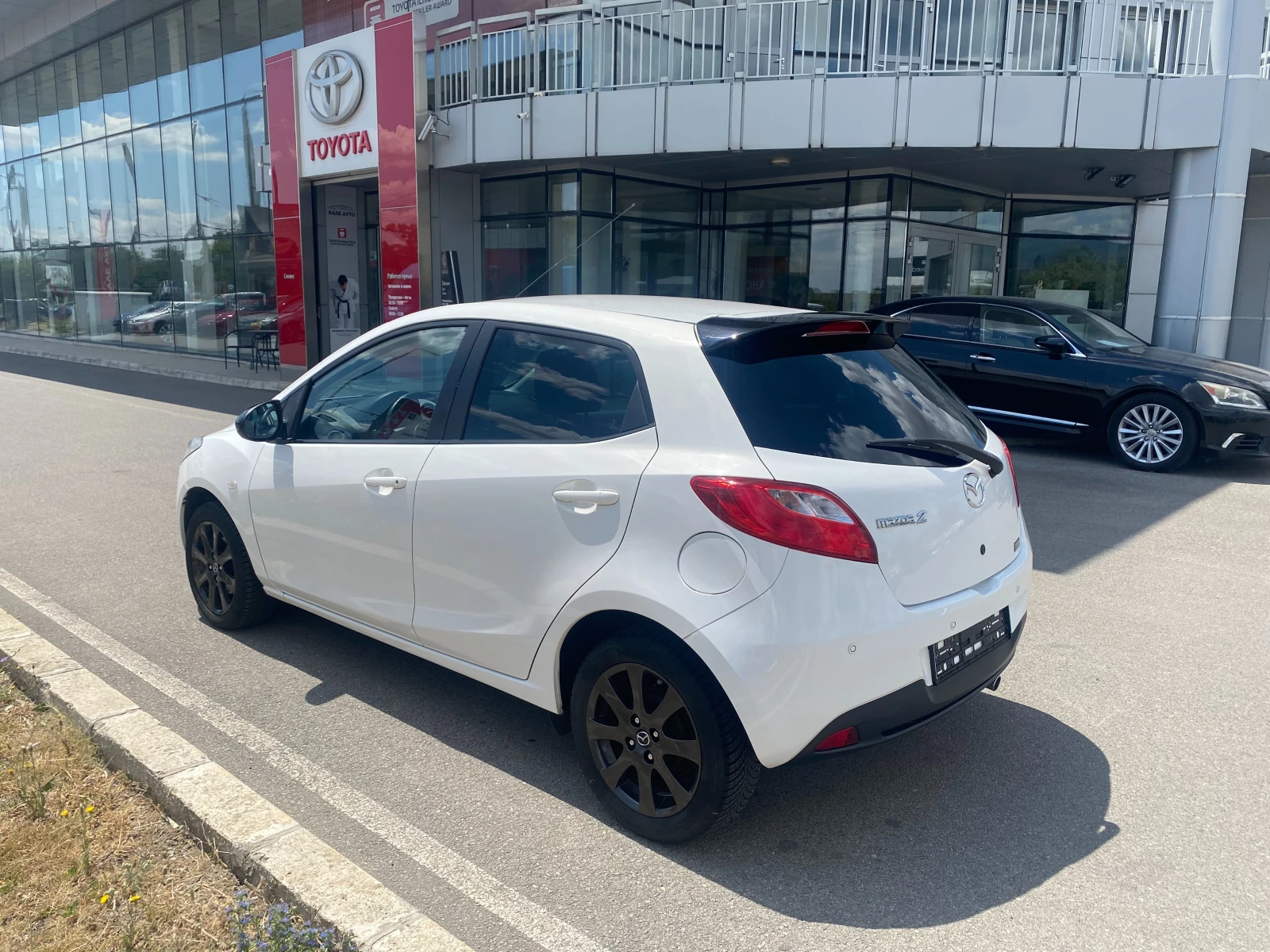 Mazda 2 1.3 - изображение 6