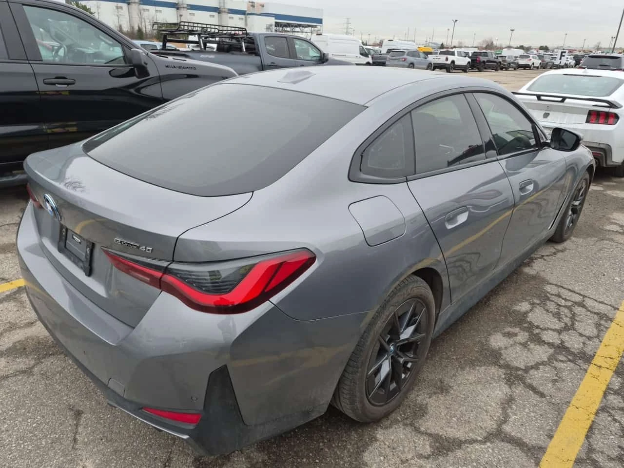 BMW i4 EDRIVE40| PANORAMA| 2 KЛЮЧА| CARFAX| , снимка 3 - Автомобили и джипове - 54069606