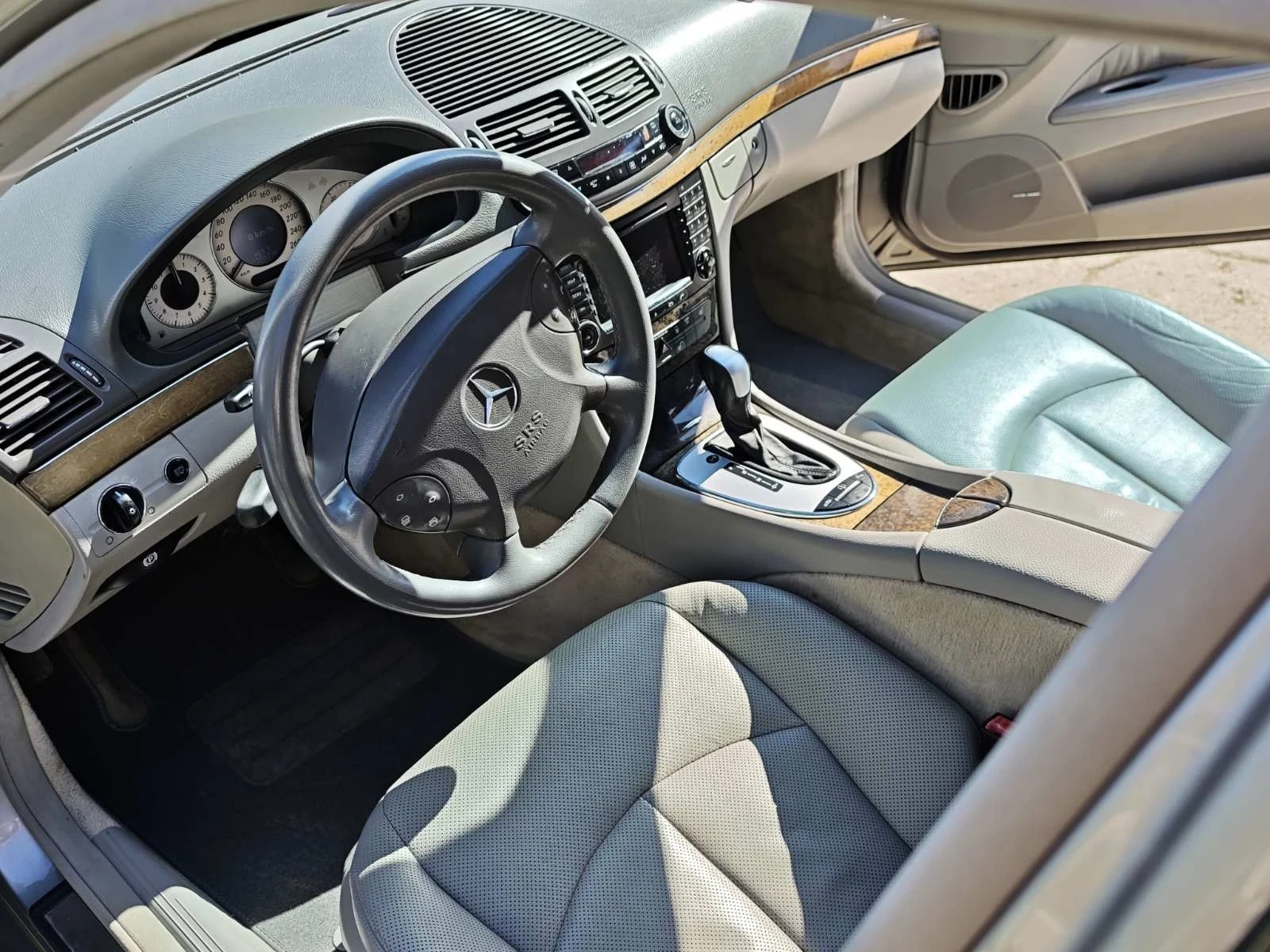 Mercedes-Benz E 320 3.2 CDI, снимка 12 - Автомобили и джипове - 54095400