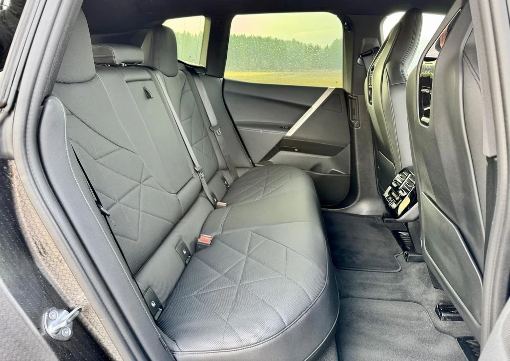 BMW iX xDrive40, снимка 11 - Автомобили и джипове - 54787555