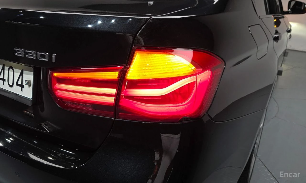 BMW 330 * ФИКСИРАНА ЦЕНА ДО БЪЛГАРИЯ * АВТОКРЕДИТ, снимка 8 - Автомобили и джипове - 55398741