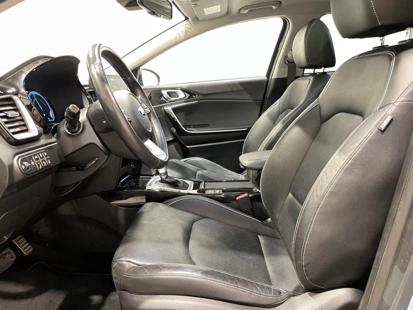 Kia XCeed PHEV/141HP/PLATINUM/PANO/CAM/MEMO/LED/CPLAY/595q, снимка 3 - Автомобили и джипове - 55662704