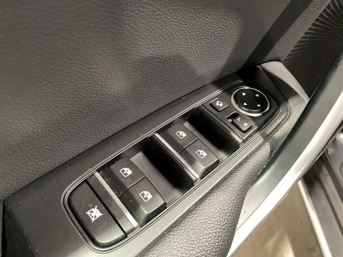 Kia XCeed PHEV/141HP/PLATINUM/PANO/CAM/MEMO/LED/CPLAY/595q, снимка 12 - Автомобили и джипове - 55662704
