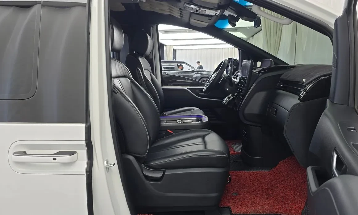 Hyundai Staria ГАЗ* 9 МЕСТЕН* ДВД * 360КАМЕРИ * ПОДГРЕВИ * ОБДУХВ, снимка 17 - Автомобили и джипове - 56361024