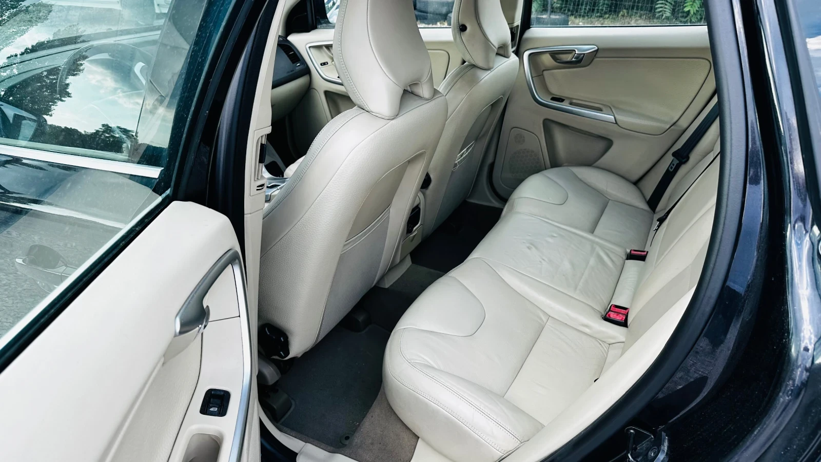 Volvo XC60 2.4D5-205kc-нави-автоматик-4х4-Италия, снимка 8 - Автомобили и джипове - 52831507