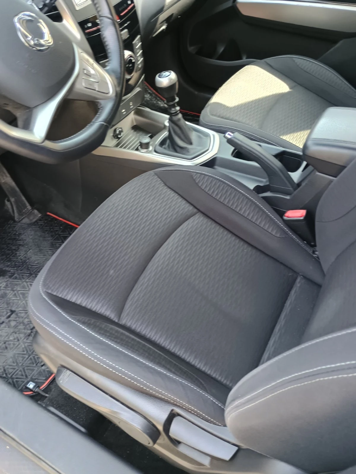 SsangYong Tivoli 1.6i, снимка 9 - Автомобили и джипове - 53985064