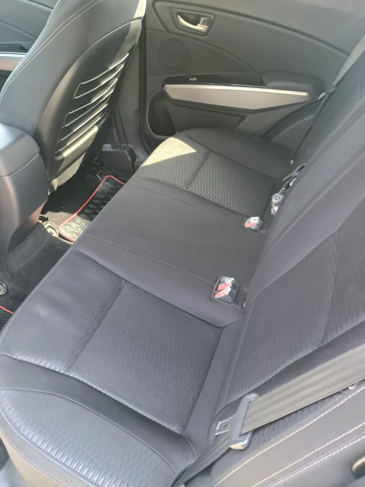 SsangYong Tivoli 1.6i, снимка 11 - Автомобили и джипове - 53985064