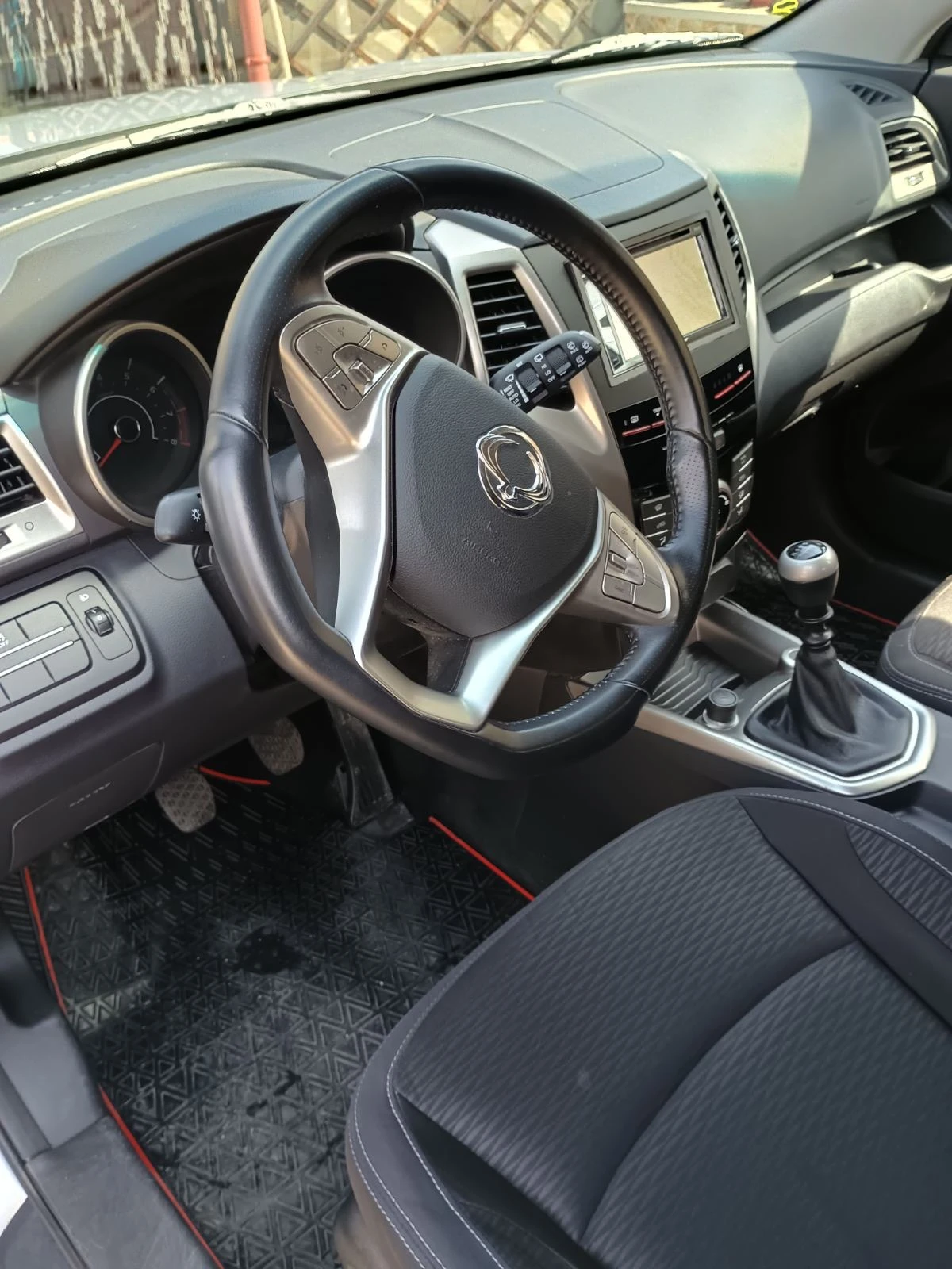 SsangYong Tivoli 1.6i, снимка 7 - Автомобили и джипове - 53985064