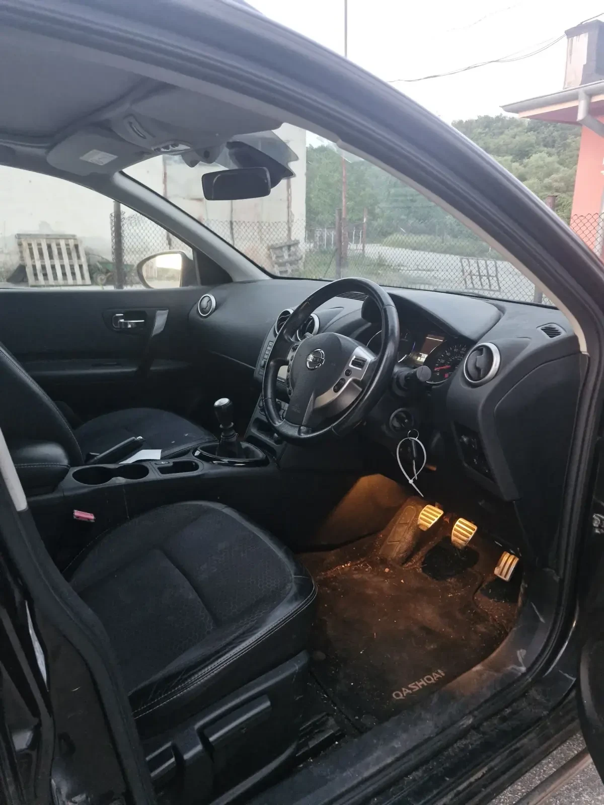 Nissan Qashqai 1.5DCI, снимка 6 - Автомобили и джипове - 54724548