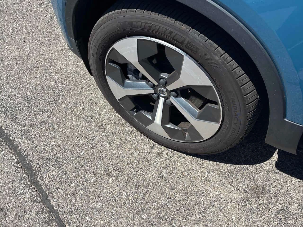 Volvo XC40  Plus Bright Theme / 360 / DISTRONIC / CARFAX , снимка 12 - Автомобили и джипове - 55538677