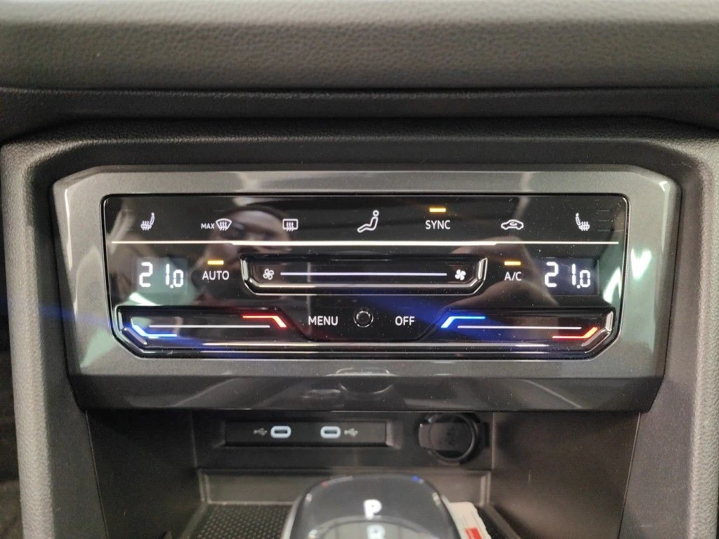 VW Tiguan 4Motion Шибидах Мемори Подгрев Кожа Виртуал , снимка 9 - Автомобили и джипове - 55738024
