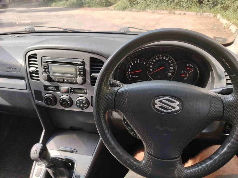 Suzuki Grand vitara 2.0, снимка 9 - Автомобили и джипове - 55847615
