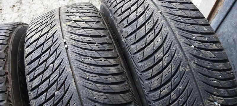 Гуми Зимни 235/65R17, снимка 3 - Гуми и джанти - 35125124