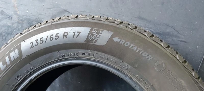 Гуми Зимни 235/65R17, снимка 8 - Гуми и джанти - 35125124