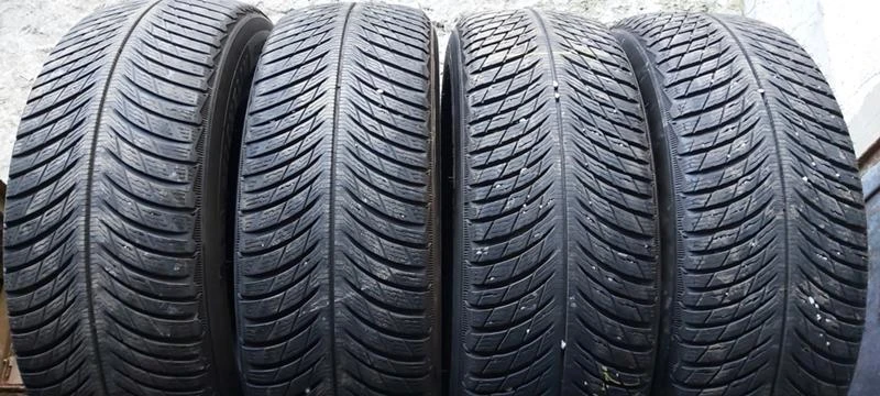 Гуми Зимни 235/65R17, снимка 1 - Гуми и джанти - 35125124