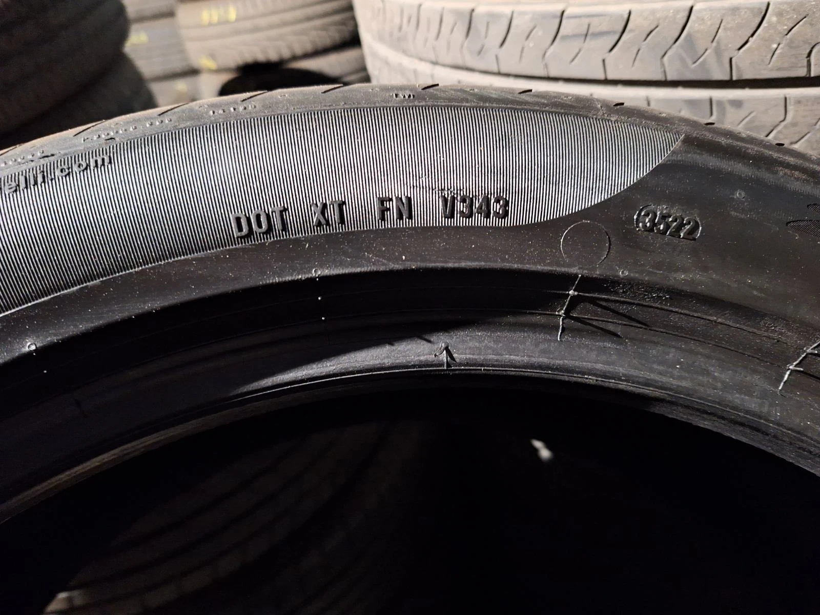 Гуми Летни 285/40R21, снимка 8 - Гуми и джанти - 54441688