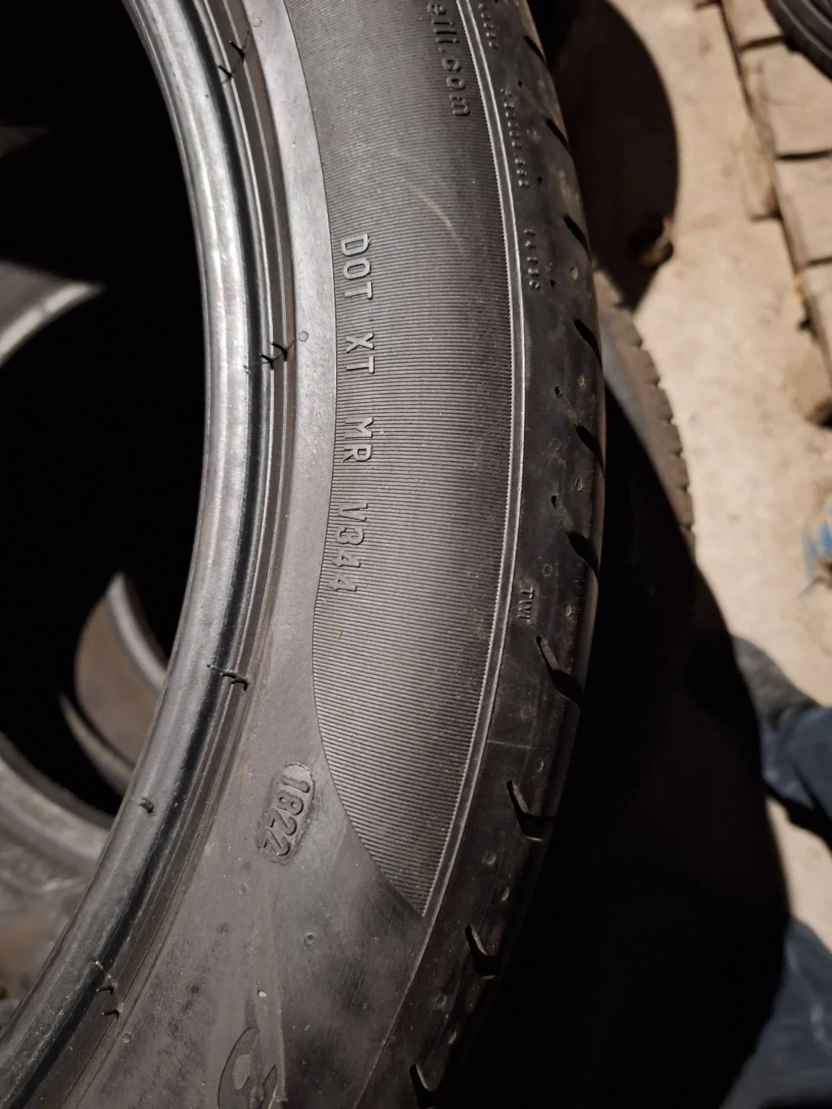 Гуми Летни 285/40R21, снимка 4 - Гуми и джанти - 54441688
